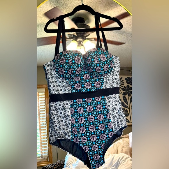 Torrid Swimsuit! - Picture 1 of 4